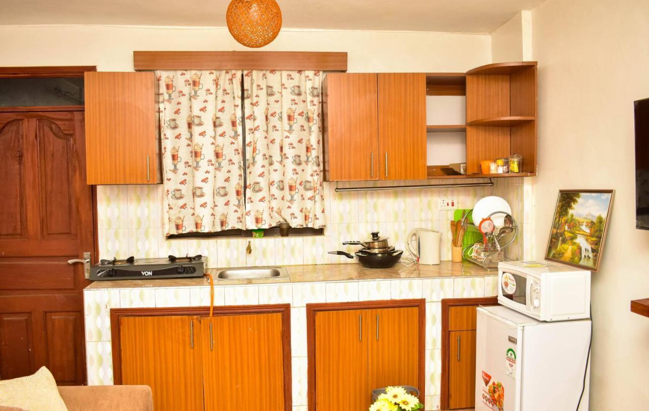 Unique, Compact Studio Apartment キスム エクステリア 写真