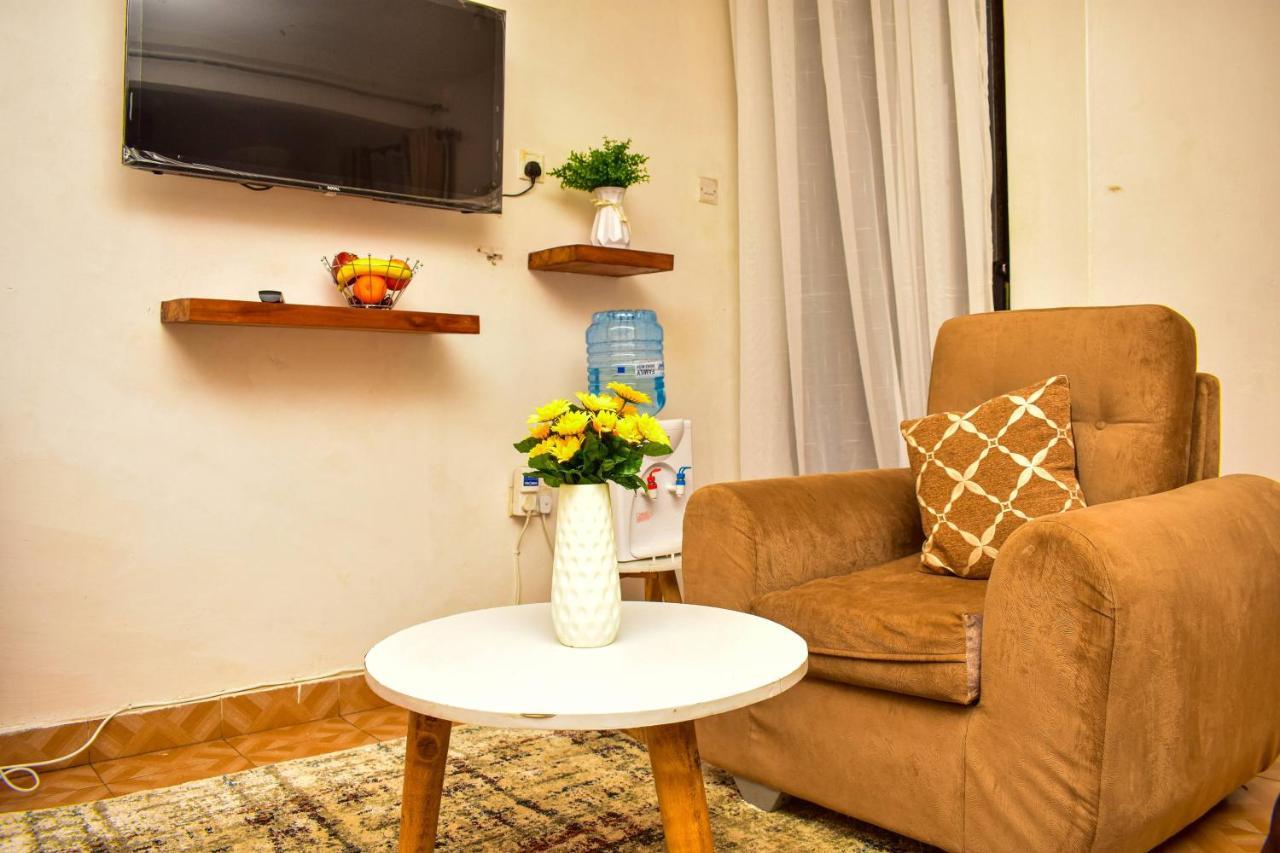 Unique, Compact Studio Apartment キスム エクステリア 写真