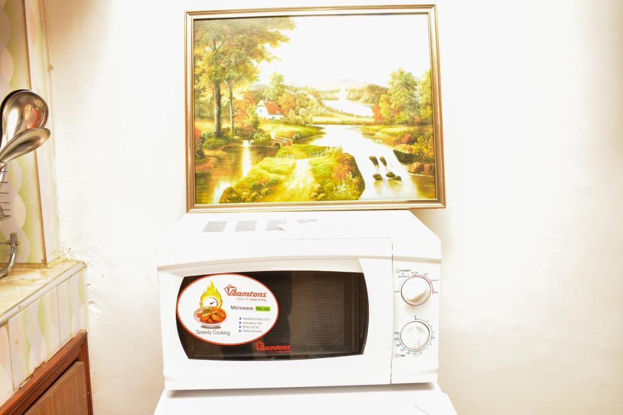 Unique, Compact Studio Apartment キスム エクステリア 写真
