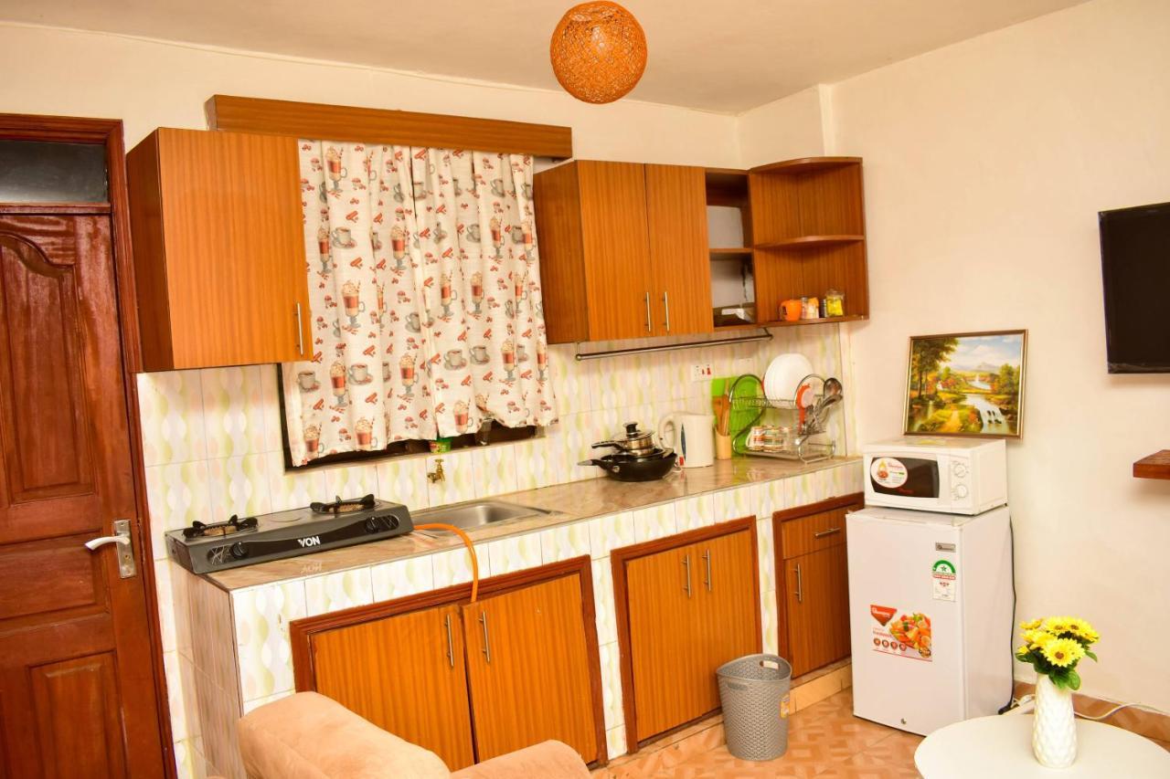 Unique, Compact Studio Apartment キスム エクステリア 写真