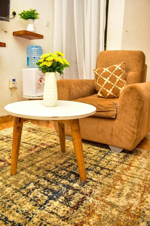 Unique, Compact Studio Apartment キスム エクステリア 写真