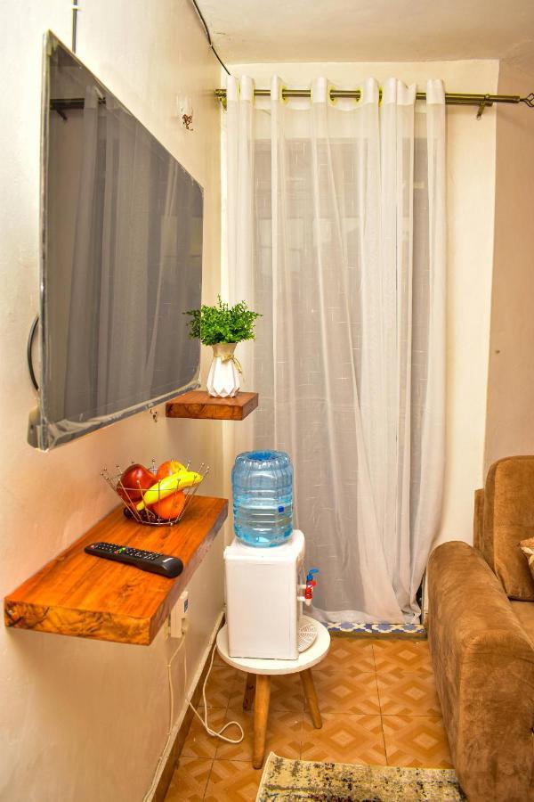Unique, Compact Studio Apartment キスム エクステリア 写真