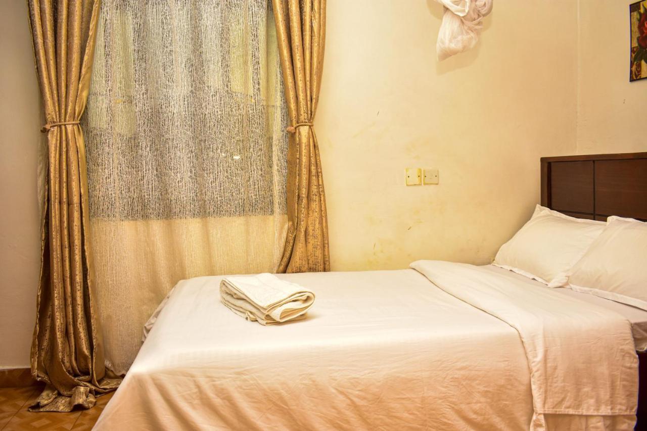 Unique, Compact Studio Apartment キスム エクステリア 写真